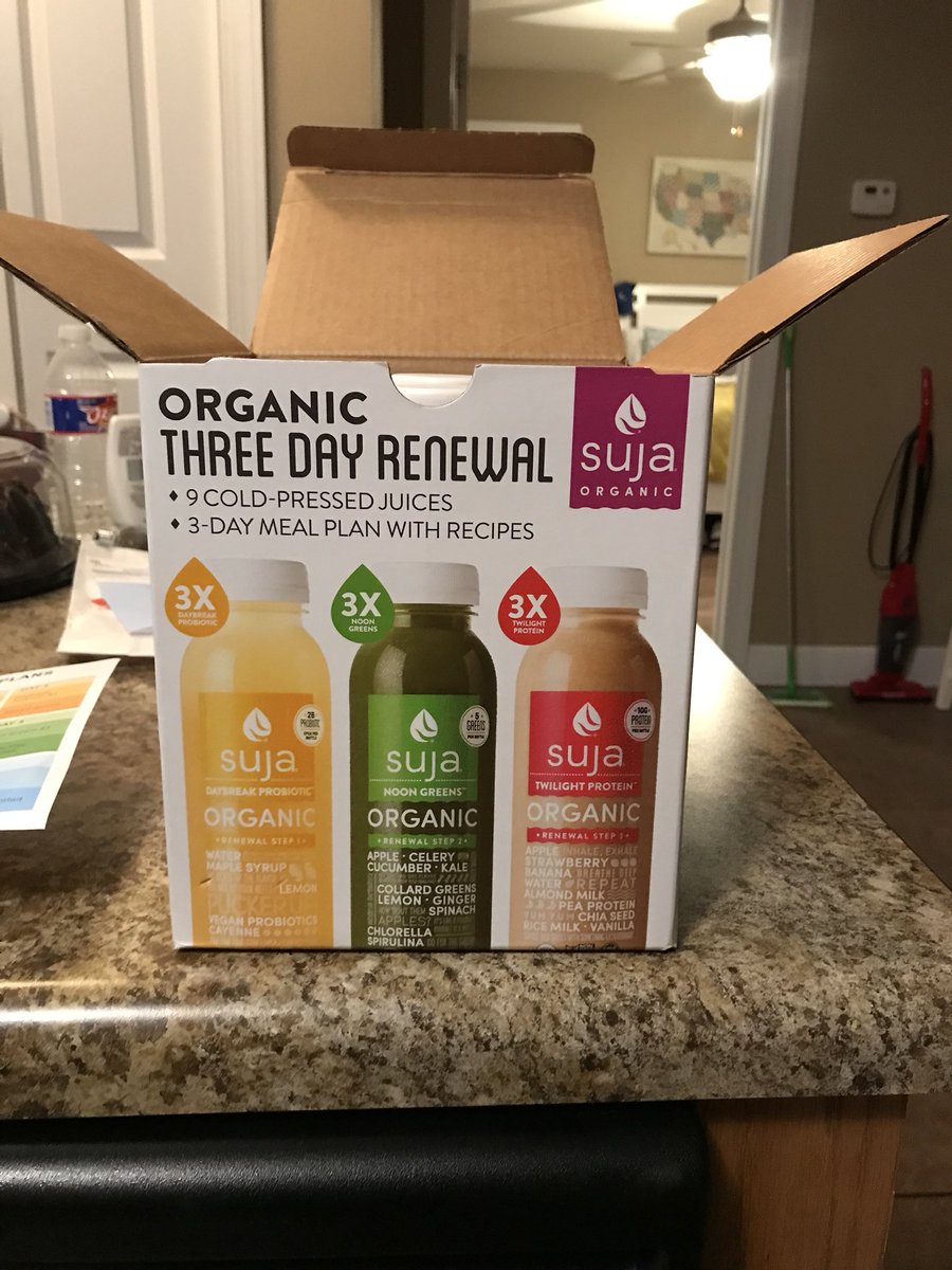 AshJ1130's tweet photo. Iโm about to be that friend that says nah I canโt hang out with you because Iโm on a cleanse. And yeah thatโs chocolate cake to the left #FirstCleanse @SujaJuice https://t.co/mkYlNjIS8k