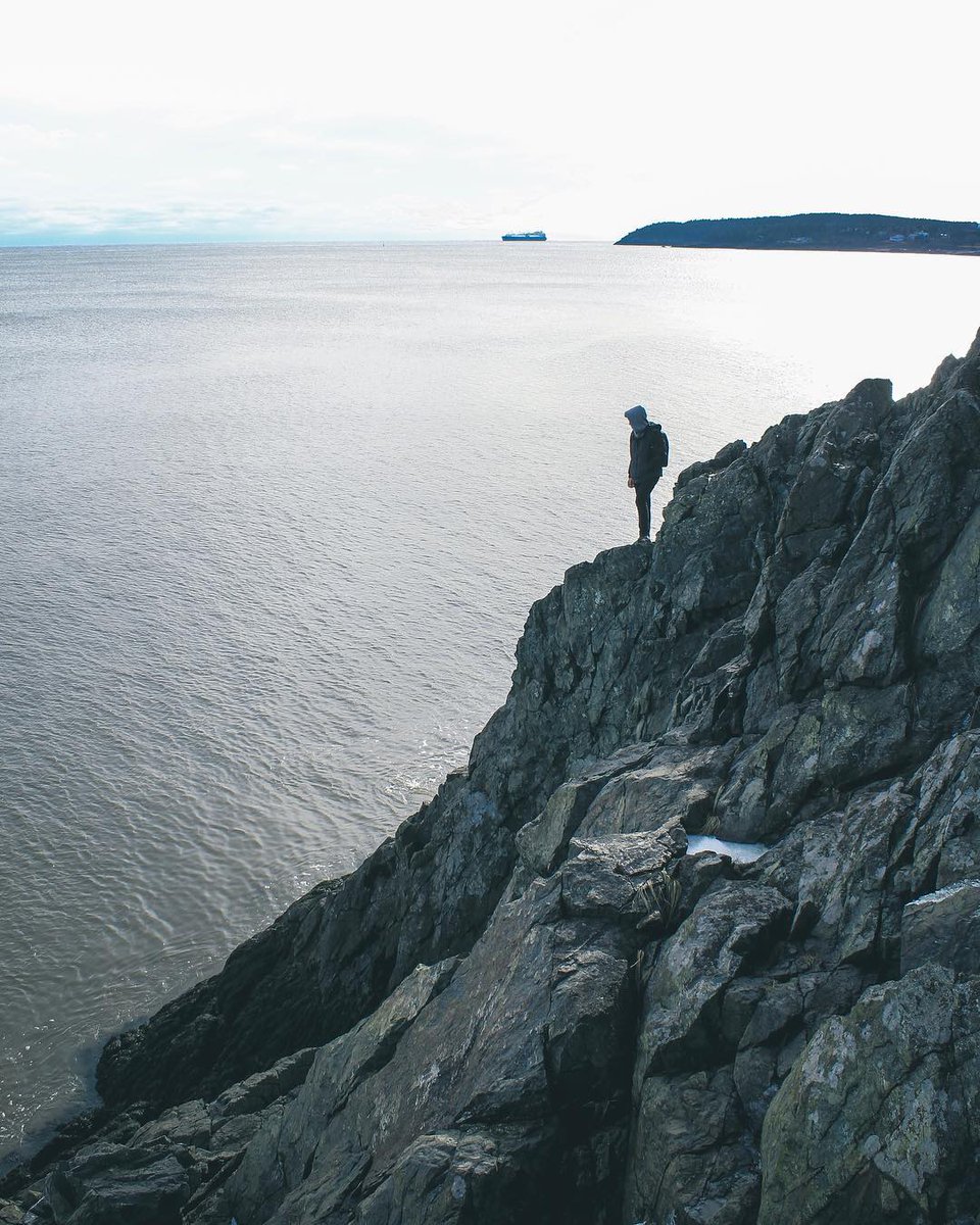 Un mont d'aventure s'offre à vous. 
📍 Parc naturel Irving, Nouveau-Brunswick 
| 📷 : riley_jensen_photo/IG #ExploreNB