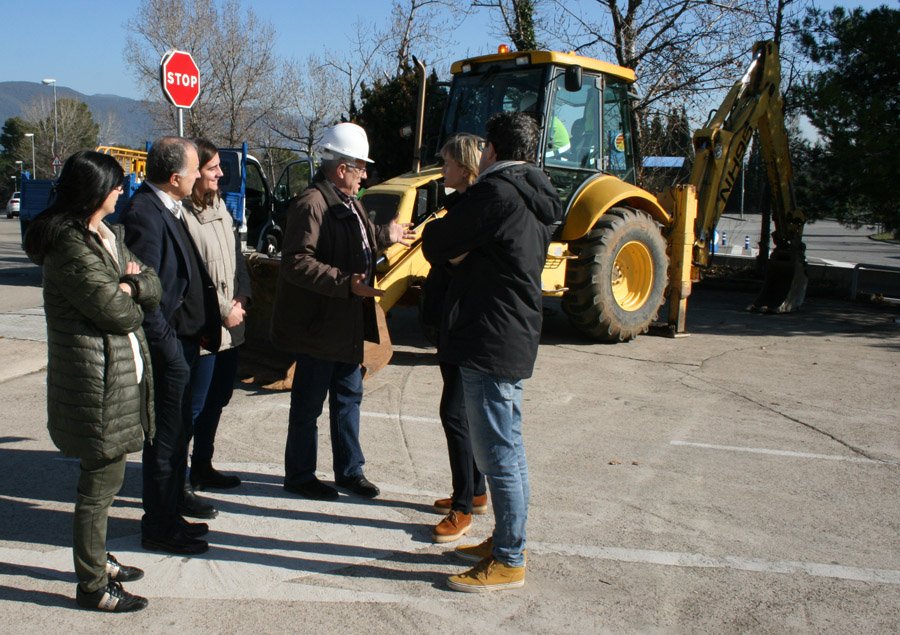 AjAmetllaValles's tweet photo. Comencen les obres de construcció de la passera de la C17 les quals, si no hi ha cap imprevist, finalitzaran d'aquí a 4 mesos.
#AmetlladelVallès
https://t.co/C9vIr1EWse https://t.co/Nbxnh69Dzj