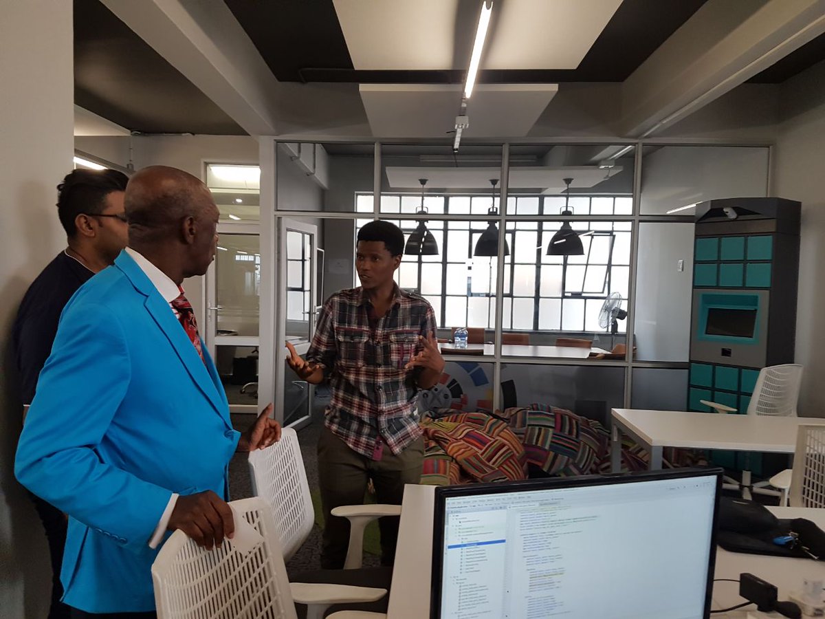 Kelemolop's tweet photo. #Technovera sharing his solution with Dr Mensah@maxumdigital @MaxumConnect @InnovHub https://t.co/D2bm1HRRAj