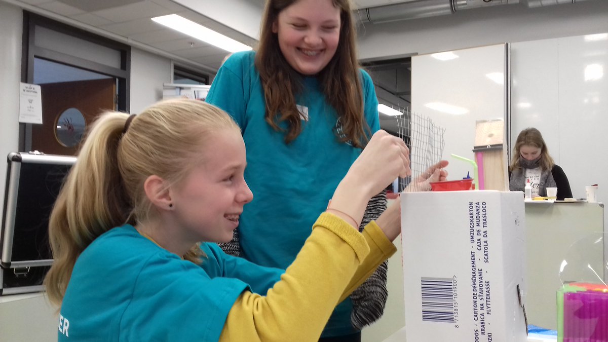 KalsbeekBRE's tweet photo. Anouk en Fay uit B1c zijn hard op weg echte #vakkanjers te worden! Hun idee om water in de dierentuin te recyclen presenteren ze 12 maart aan de vakjury https://t.co/1humCVMmHG