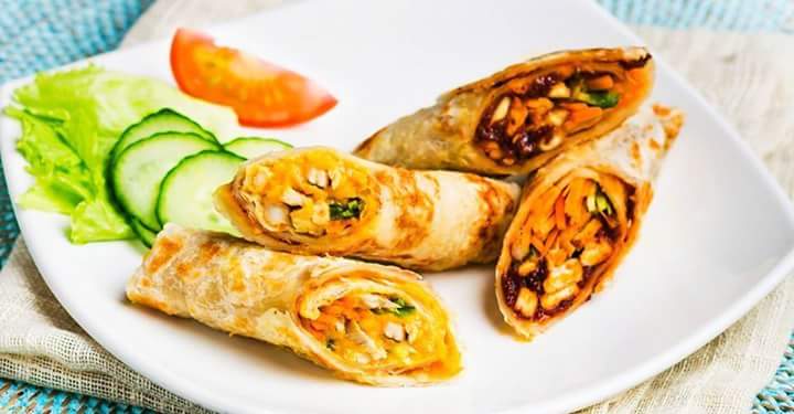 simplyasiazim's tweet photo. Our roti is stuffed with chicken, carrots, cucumber and lettuce.
Have you eaten yet?
#ThinkThai #YearOfYum https://t.co/6dQ0mo7fHi