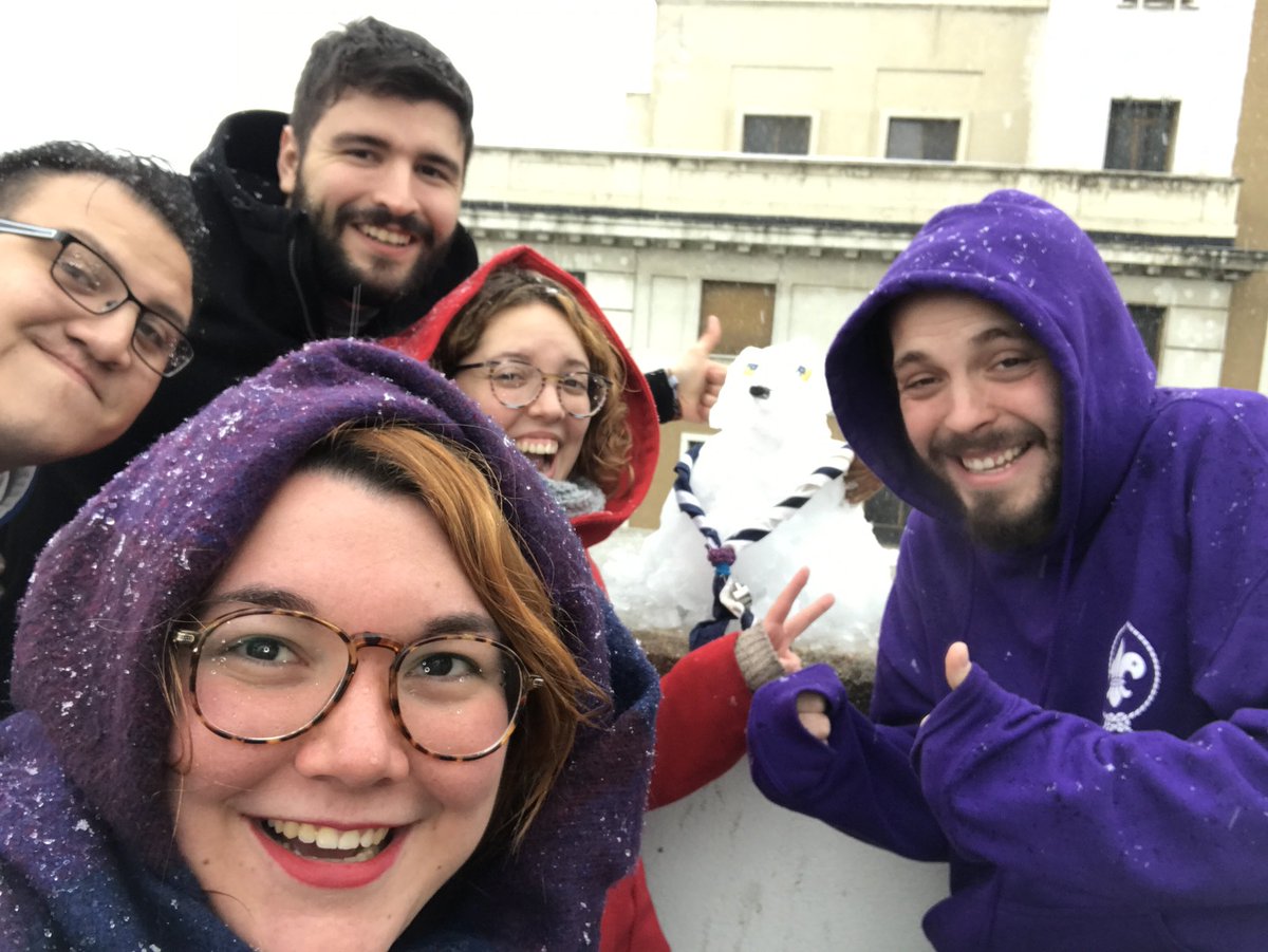 _CJE_'s tweet photo. Puede que nos haya hecho un poco de ilusión que nieve en Madrid y nos hayamos aventurado a hacer nuestro propio muñeco de nieve asociativo ☃️ ¡aquí se vale para todo! https://t.co/GhH3FsaLPN