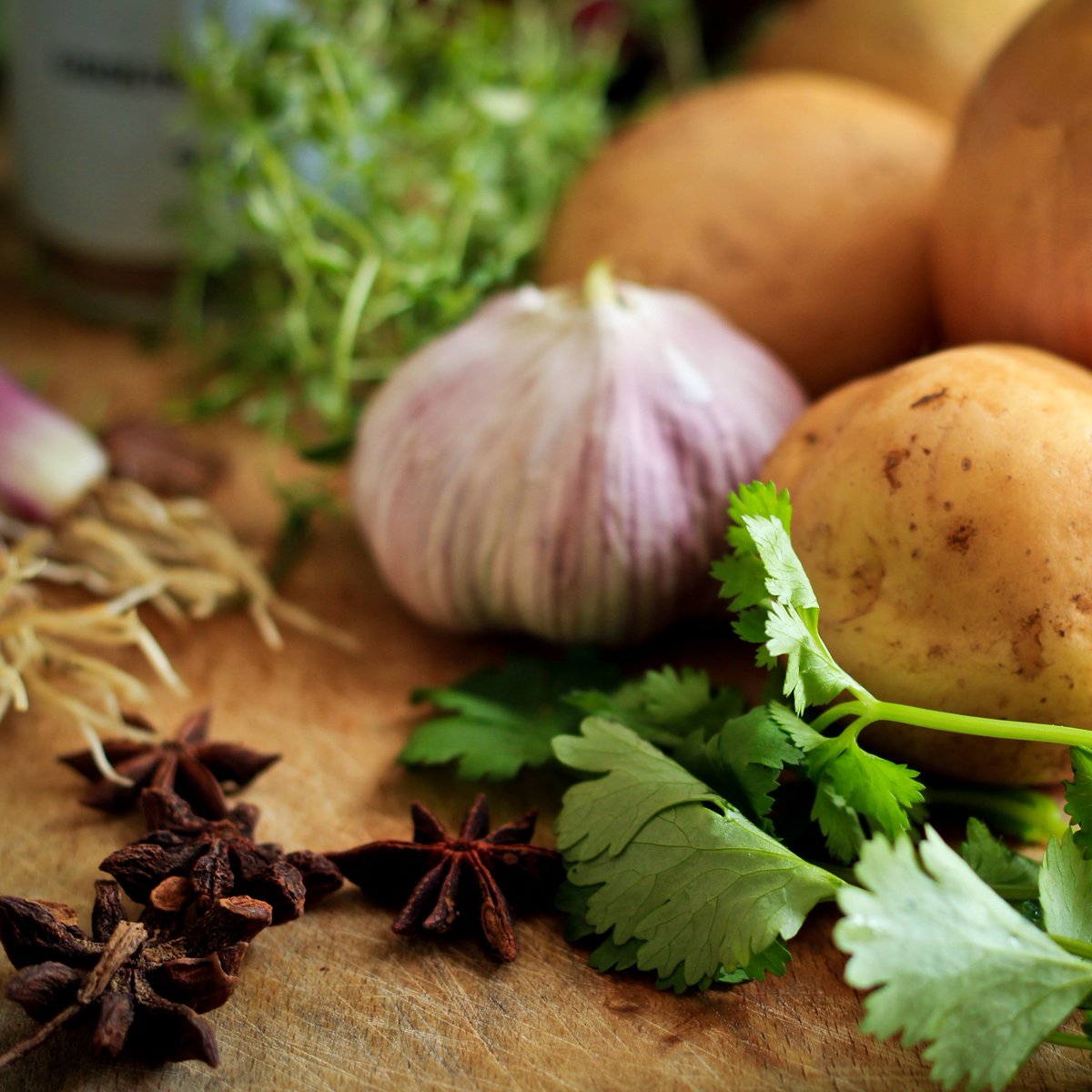#giornatacontrolosprecoalimentare Un consiglio facile e veloce? Preparate delle croccanti chips di bucce di patata, o anche un brodo vegetale con "scarti" di zucchine, carote, cipolle patate e sedano, ottimo da conservare per creare diversi piatti! #iorecupero, e voi? #5febbraio