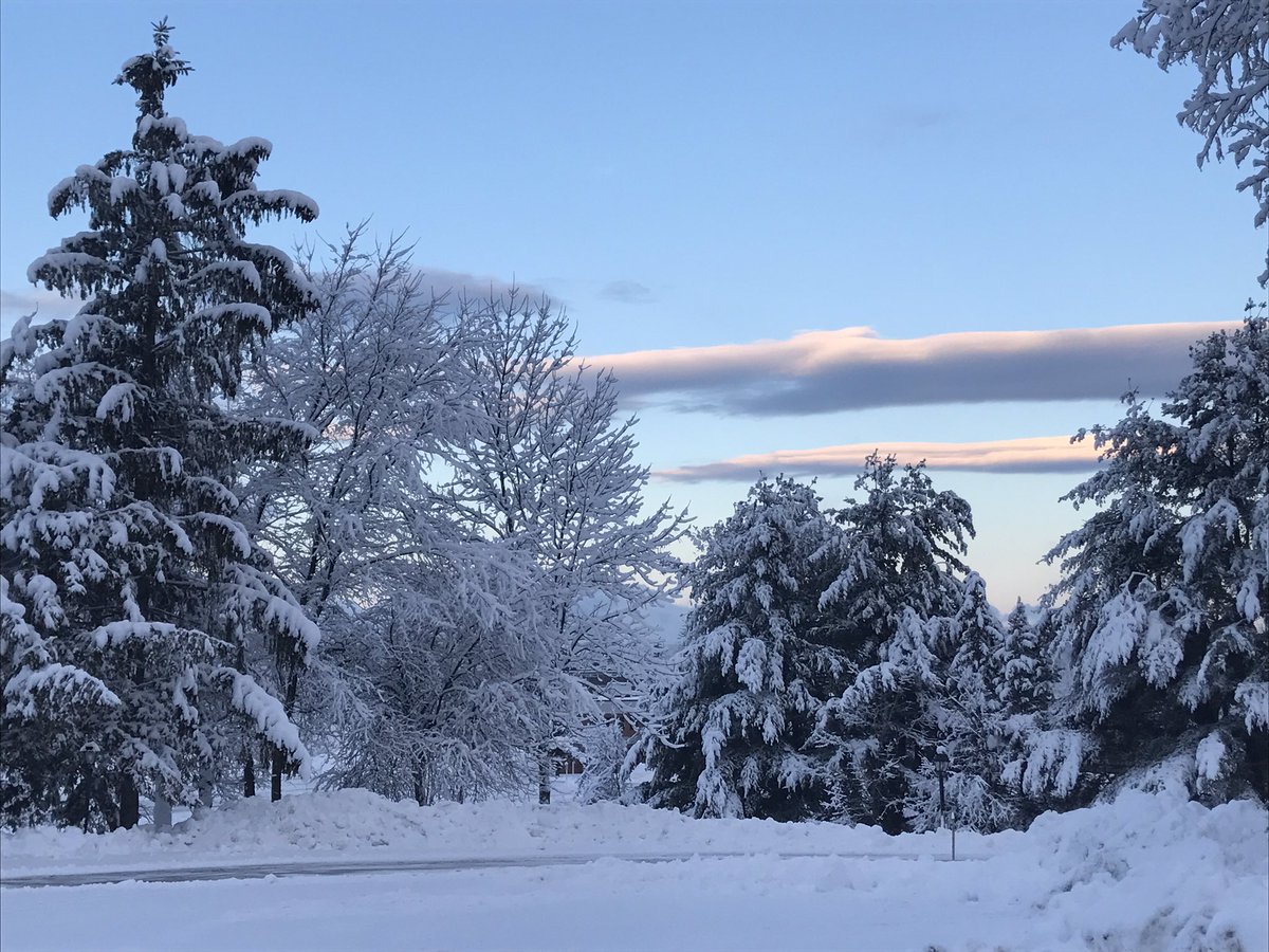 KarenMScolforo's tweet photo. My commute #WinterWonderland #MagicalMonday @CastletonEdu https://t.co/HmdF9VxYWz