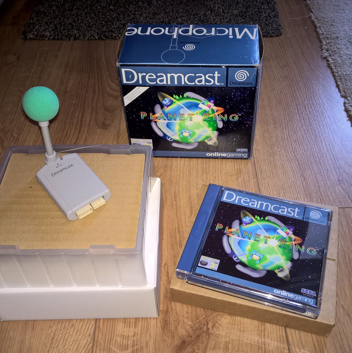 GrahamCookson's tweet photo. Digging this big box ver. of #PlanetRing on #Dreamcast incl. mic! Brilliant for 50p!! :) @SEGANerds @TheDCJunkyard @pcwzrd13 @UprisingGames https://t.co/bdlvyWx5Oo