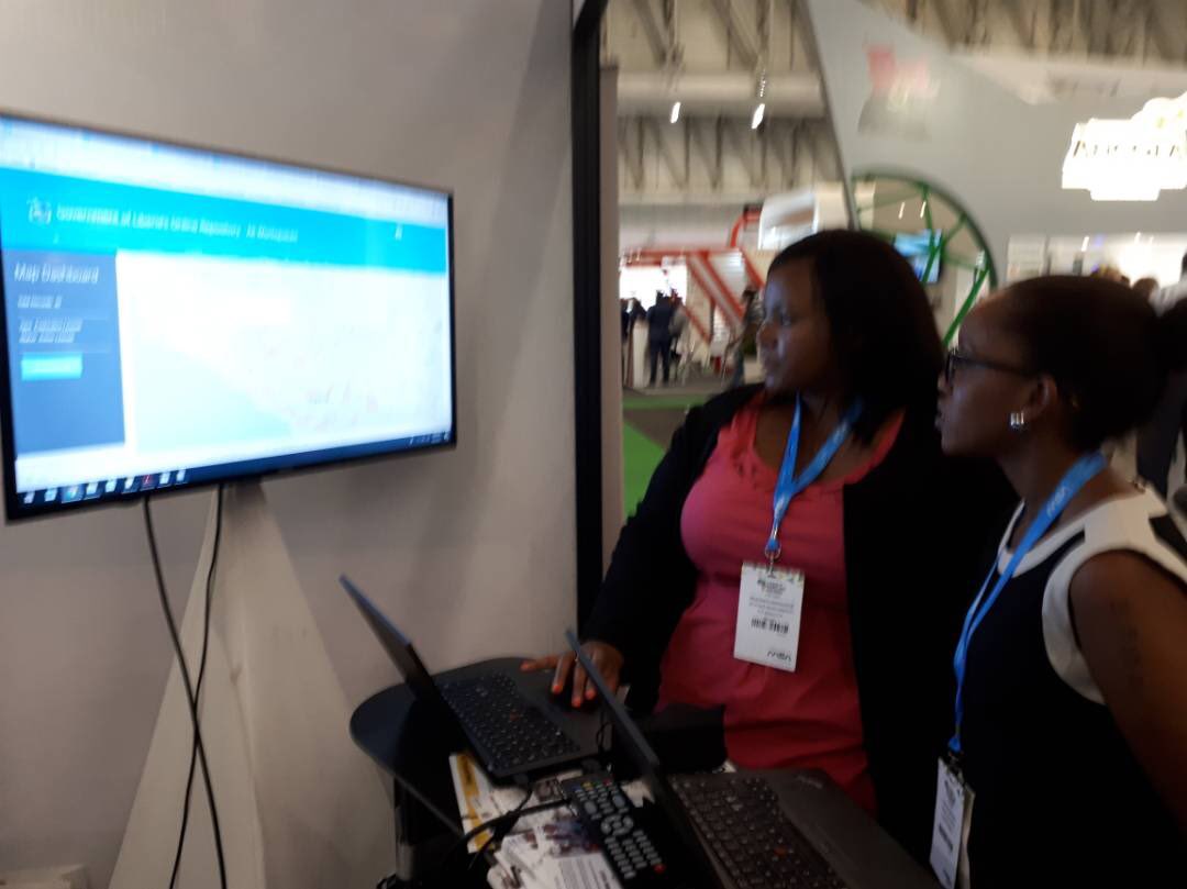 RevenueDev's tweet photo. #RDF #RevenueSpecialist demonstrates the #Liberia #onlinerepository to Fatma of @ExtractivesHub here at the #MiningIndaba18 https://t.co/DeULEWnAZB