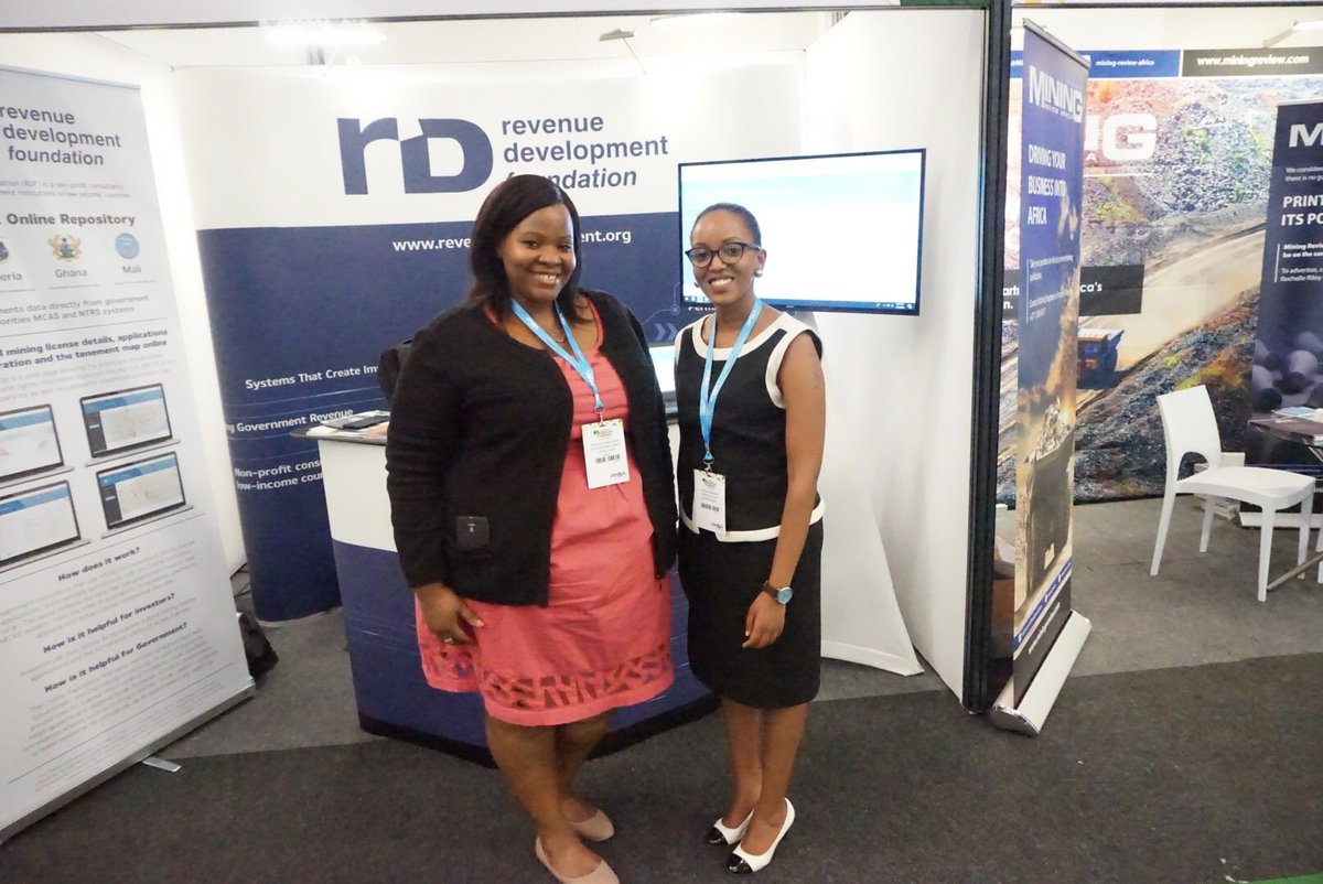 RevenueDev's tweet photo. #RDF #RevenueSpecialist demonstrates the #Liberia #onlinerepository to Fatma of @ExtractivesHub here at the #MiningIndaba18 https://t.co/DeULEWnAZB