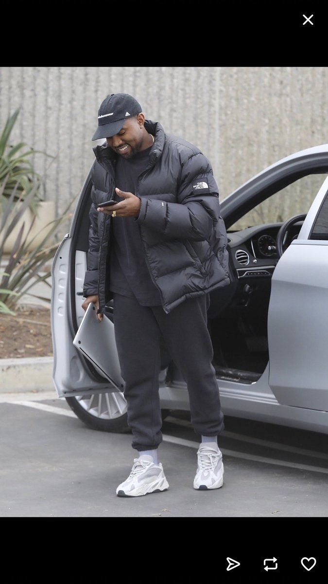 IamVitalle's tweet photo. Cozy Kanye ✊🏽 https://t.co/TtmD4mJMyu