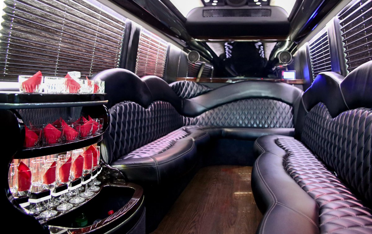BackstageLimo_'s tweet photo. Steve loves Valentines Day. He wants to pic you up in one of his ultra-fine limousines. Call 405-590-2452 and ask for Steve. Or you can call him Cupid, like we do! Check out this AMAZING #ValentinesDeal-> https://t.co/RkCdp0W6gU  #SeeOKC #OKC #OKCVIPEXPERIENCE 💕💕💕 https://t.co/eieTxTHPEX
