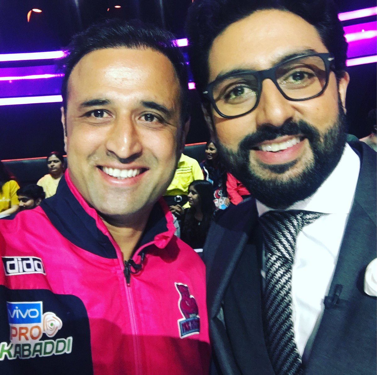 Aap wo phool ho jo gulshan mein nahin khilte, Par jis pe aasmaan ke farishte bhi fakr hai karte, Aap ki zindagi hadd se zyada kimti hain, Janam din aap hamesha mnaye yu hi hanste hanste. Janamdin Mubarak <a href="/juniorbachchan/">Abhishek 𝐁𝐚𝐜𝐡𝐜𝐡𝐚𝐧</a> 💐💐🎂🎂💐💐