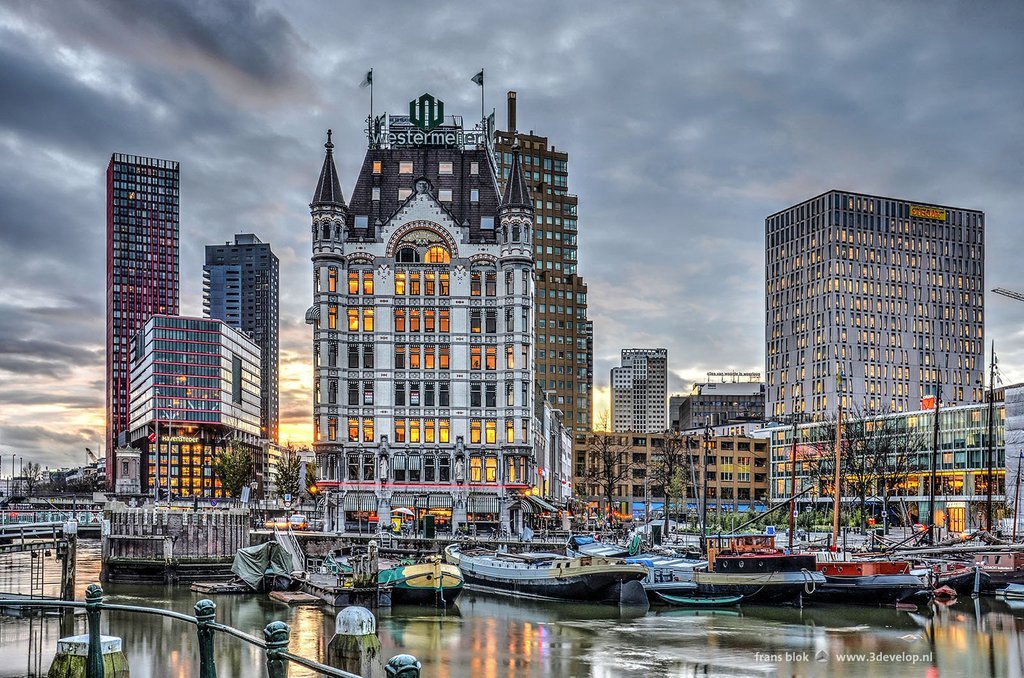 Ben jij een echte Rotterdammer? <a href="/RdamSchrijft/">RotterdamSchrijft</a> is op zoek naar de beste verhalen van Rotterdam. Alle genres zijn welkom van fictie tot non fictie.
De wedstrijd loopt t/m 12 Maart 2018. Meld je aan via: Rotterdamschrijft.nl #RdamSchrijft