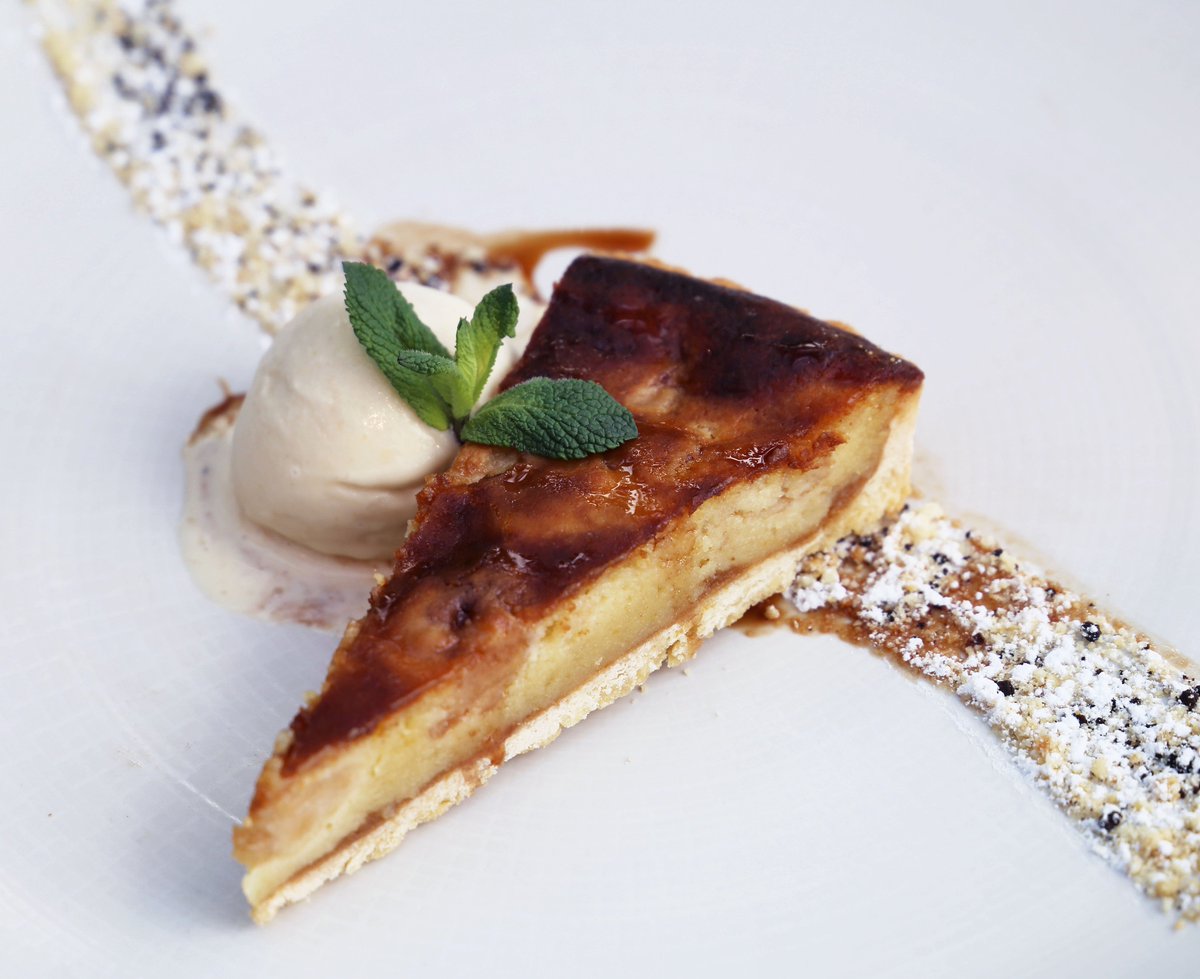 RoastRestaurant's tweet photo. A sweet treat to kick off #BramleyAppleWeek - Bramley apple, butterscotch & almond tart with malt ice cream and Dorset apple maple syrup ๐๐๐ฅ #roast #dessert #bramleyapple #appletart #almond #butterscotch #malt #maplesyrup https://t.co/aNEHY7lrjM