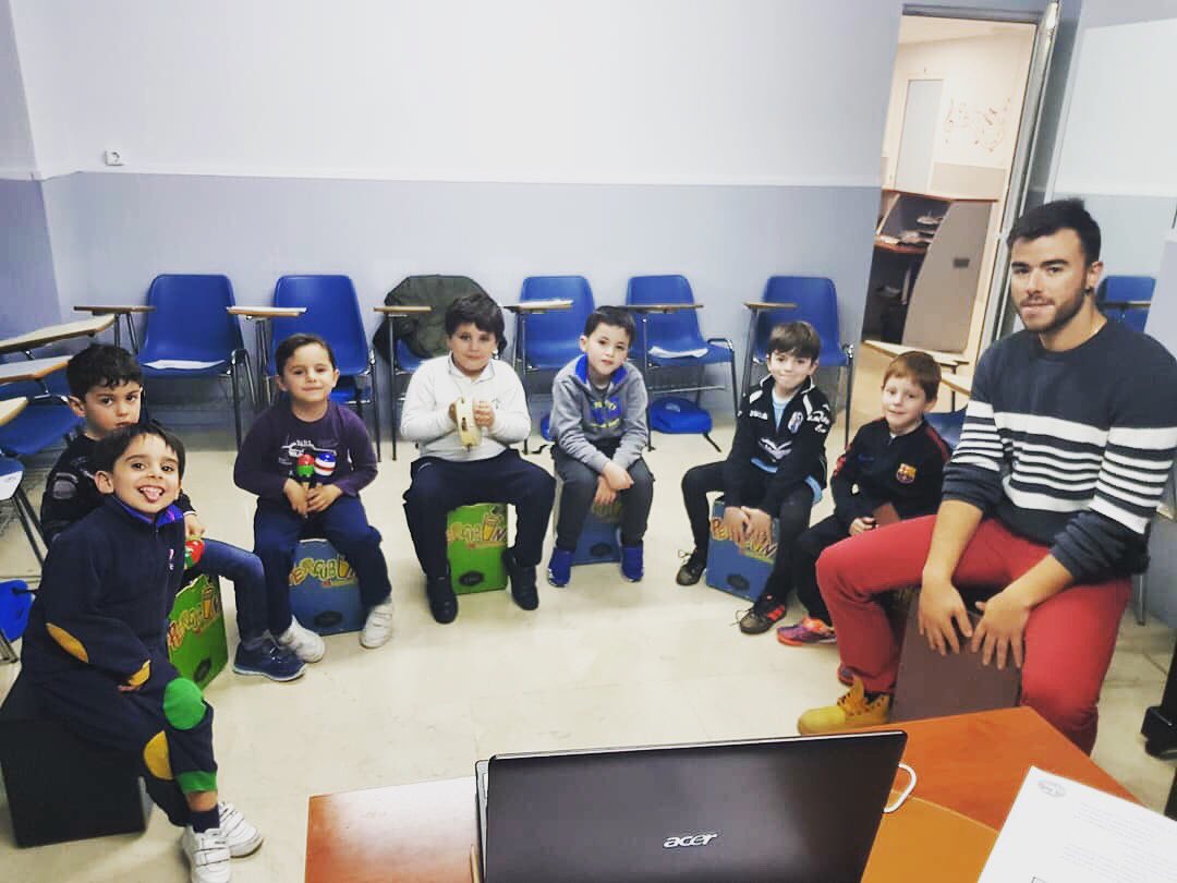 cemmecjaen's tweet photo. #percubon #musicaeduca #cemmec #feliz lunes 😀 https://t.co/a8J5976ISW