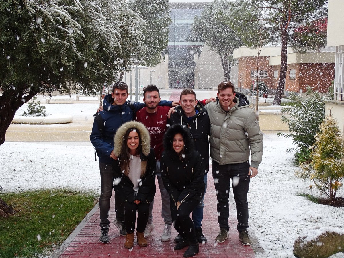cucc_educacion's tweet photo. 📷 Hoy ha sido un lunes diferente en el #CUCC #AlcaládeHenares #Nieve ⛄❄ (2/3) https://t.co/mEVKyDzvKX