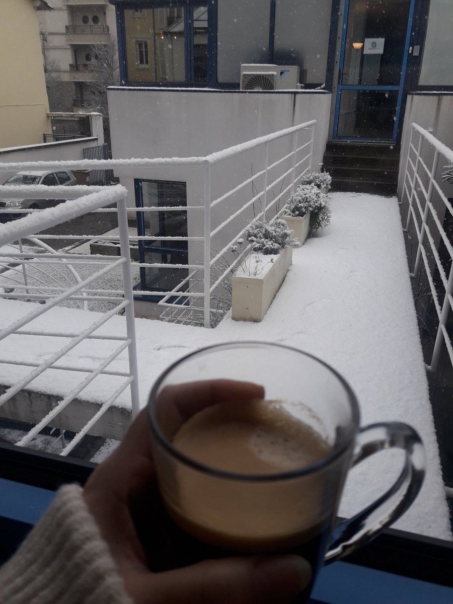 ImediatServices's tweet photo. Time for a coffee #snowinparis #event #luxurylifestyle #luxury #luxuryevent #travel #vip #corporateevents #logistics #Transportation #transport #limoservices #WomeninBusiness #vipassistance #worldwide @ImediatServices your VIP agency worldwide https://t.co/HCCnKgYprY