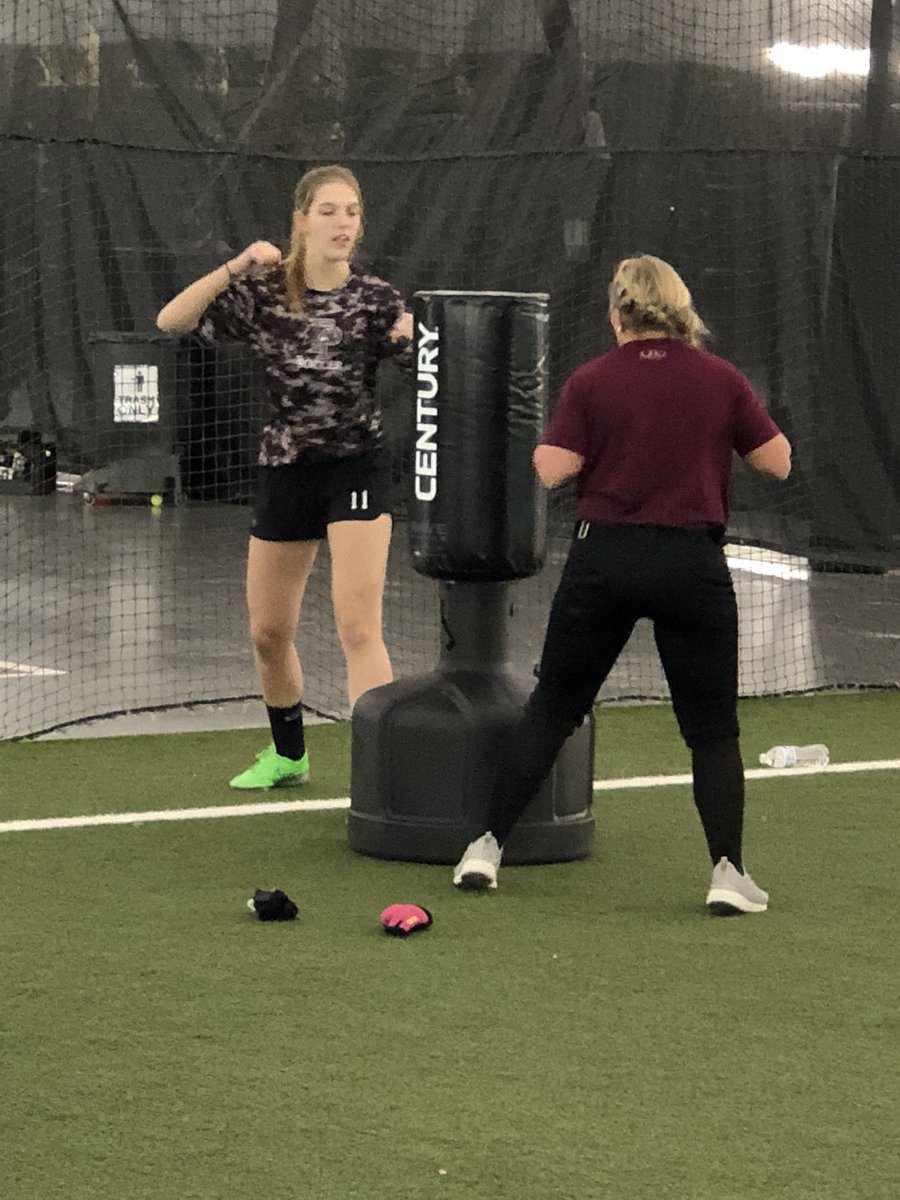 FPUSoftball_'s tweet photo. Getting it In with Coach Garber and  @FPUWSOC this morning!  #bringingteamstogether #onefamily #onenation #ravennation https://t.co/C16kh7X0Vk
