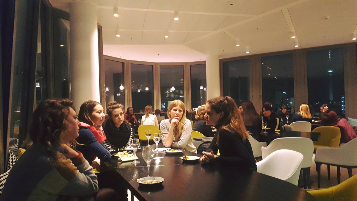 AllesPeople's tweet photo. Gute #Gespräche, interessante Leute und ein ganz großartiger Ausblick über #Berlin. #Danke an EY und #MentorMe für den schönen Abend letzte Woche und den regen Erfahrungsaustausch über #Consulting, #WorkLifeBalance und #Frauen in #Führungspositionen. https://t.co/2w70efVNRe
