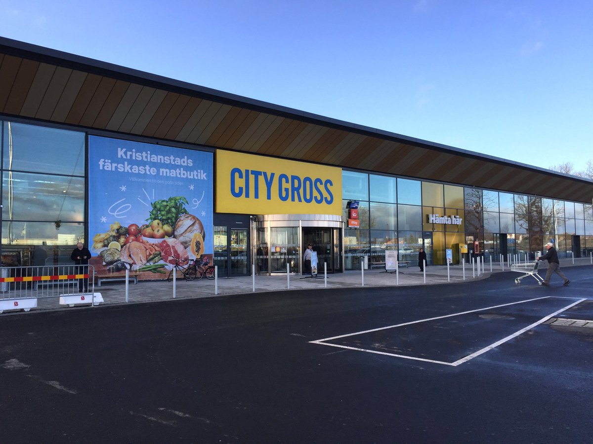 DJ_Retail's tweet photo. Was invited to see Swedish Bergendahls new compact #CityGross #hypermarket. Thanks for the tour Richard Bengtsson and @Citygross_Swe. Plenty inspiration to be had here for downsizing big box operators. See the store and read my thoughts: https://t.co/AAIdVVcdqZ @LZ_Retailytics https://t.co/G81mVQt9v8