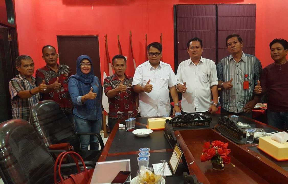 GiriRamanda's tweet photo. Bersama Seknas Jokowi Sumsel https://t.co/CRK5jKYqHo