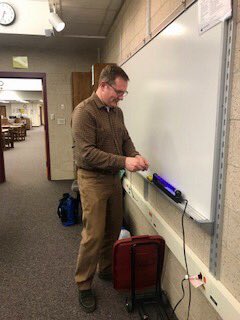 neatec_nsf's tweet photo. Third through fifth grade teachers from Ravena Coeymans Selkirk Central School District learned about nanotechnology through hands on activities using ultraviolet beads and nano sand on January 23rd. https://t.co/0SfVzmSlOX
