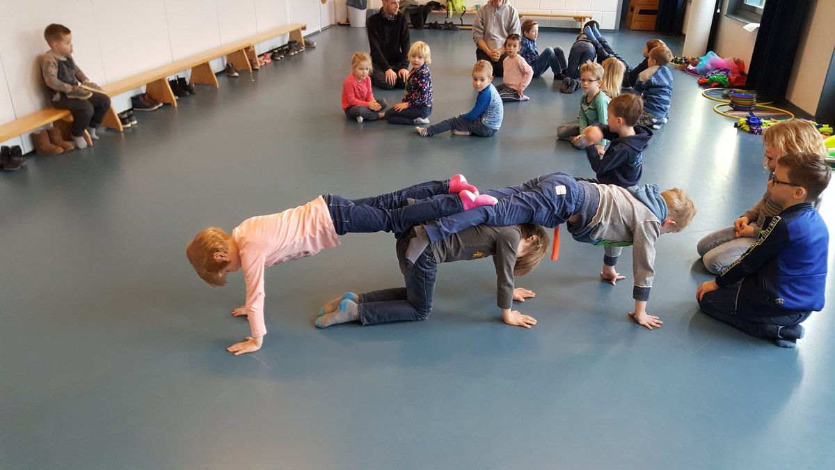 SpectrumSKOP's tweet photo. Eerste dag van onze lustrumweek. Opening en workshops! @SpectrumSKOP https://t.co/5Q7XZrxLql