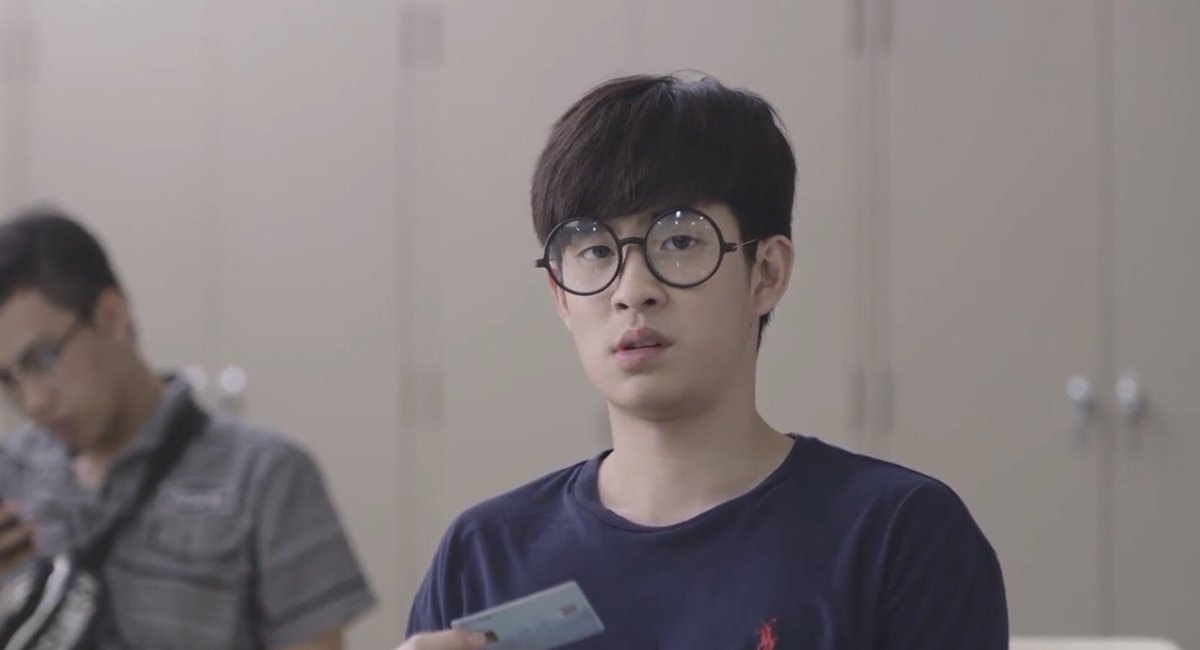 KomsakAddams's tweet image. นี่ก็ใกล้วาเลนไทน์แล้ว รอคอยความรักมาทั้งชีวิต ก็ยังอาภัพผัว บอกกับตัวเอง ว่าปีนี้จะไม่นก ต้องใช้เคล็ดลับ เพราะอาศัยวาสนาคงไม่ทันการณ์ เริ่มต้นจากการเสพหนุ่มแว่นหนังสั้นเรื่องนี้ก่อนค่ะ 

youtu.be/i0kauWqUBy8

#Audition #MatchingCard #แมทช์คนที่ใช่กลายเป็นคนที่ชอบ