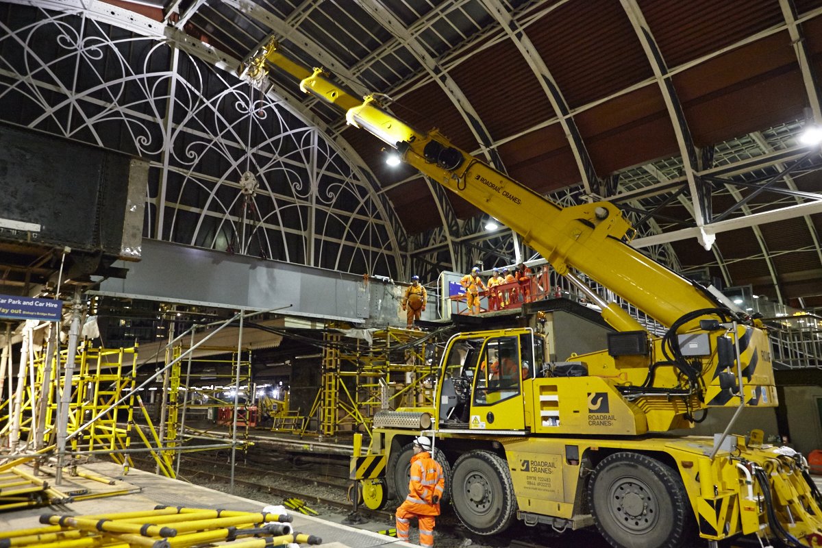 morelandconsult's tweet photo. Our role supporting  @beaverbridges with this footbridge replacement at Paddington Christmas 2016 https://t.co/Jg4sLy6KSB #civilengineering #catiii #tempworks https://t.co/luHjXzhBmc