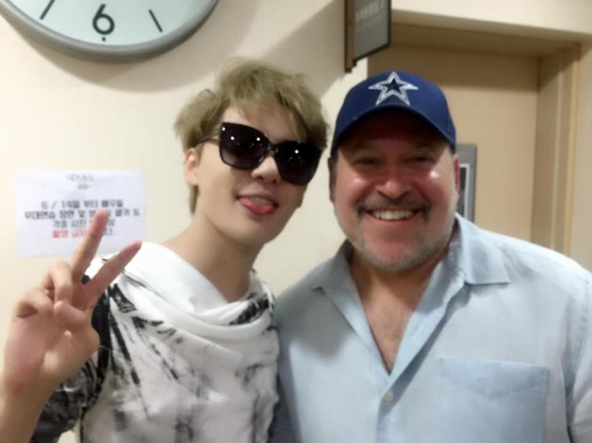 reve_xia1215's tweet photo. 시아준수 + 선글라스 = 성공적인 셀카📷 https://t.co/GzKhXPPQ8L
