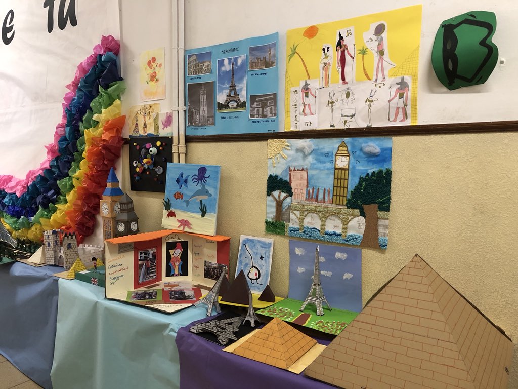 doroteascolegio's tweet photo. Exposición 1º de Primaria #compartetuarte #elartequenosune https://t.co/nr7vbJo8BC