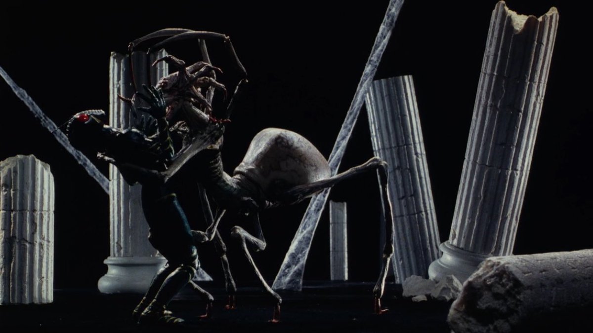 戦極ユイ 仮面ライダーｚｏに出てくる私のトラウマ怪人 蜘蛛女 の何が恐ろしいかっていうとねぇ 標的を異空間に送り込む デカい 糸で拘束して顔を近づけてくる 動きが速い 身体細いのにｚｏを投げる 持ち上げる力がある 最期はあっけないけど