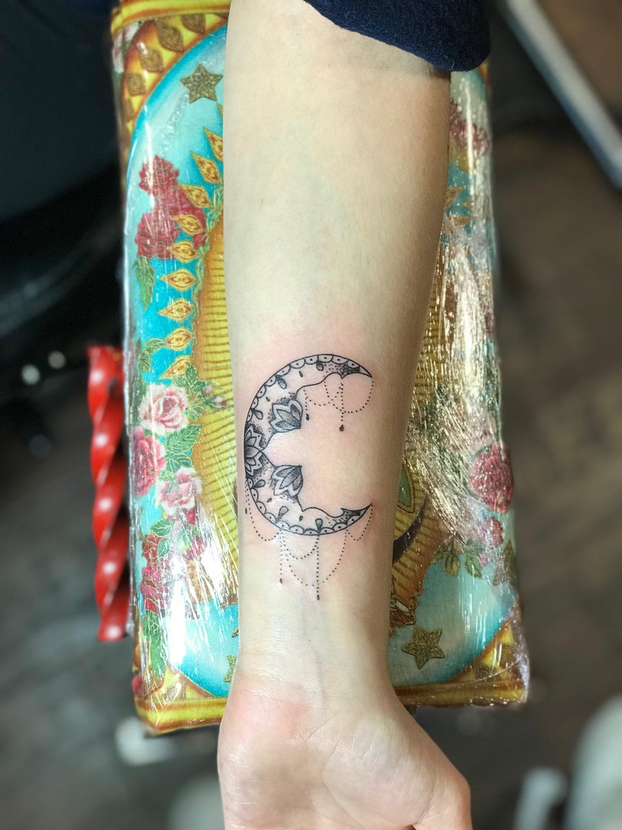 SkinCandyuk's tweet photo. Work by ROSA https://t.co/7HMkBYMD7q