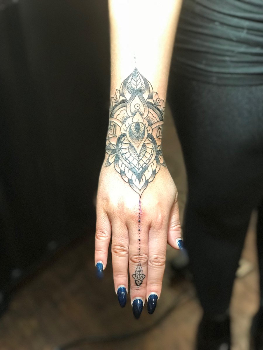 SkinCandyuk's tweet photo. Work by ROSA https://t.co/7HMkBYMD7q