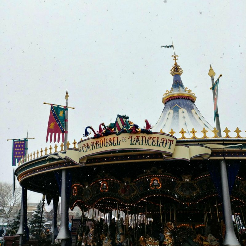 DisneyParis_EN's tweet photo. Let it snow, let it snow... let it snow ! ❄✨ #Snowing #DisneylandParis https://t.co/YB2eBBdVRl