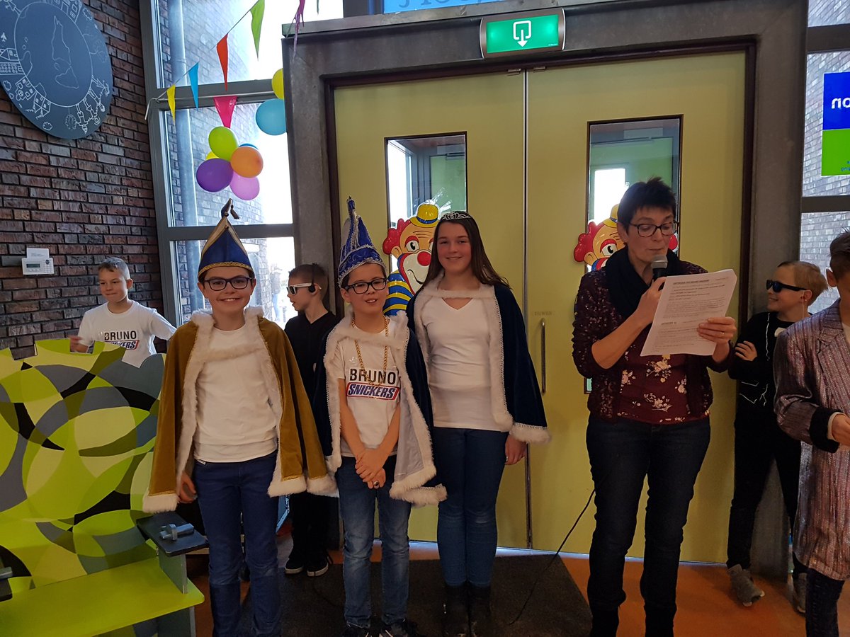 bsdebakelgeert's tweet photo. Tataatataatataaaa! Prins Luuk en prinses Linsy zwaaien de komende dagen hun scepter over de Bakelgeert! Dit alles met de zotte begeleiding van vorst Jasper! https://t.co/UEesyJfcTK