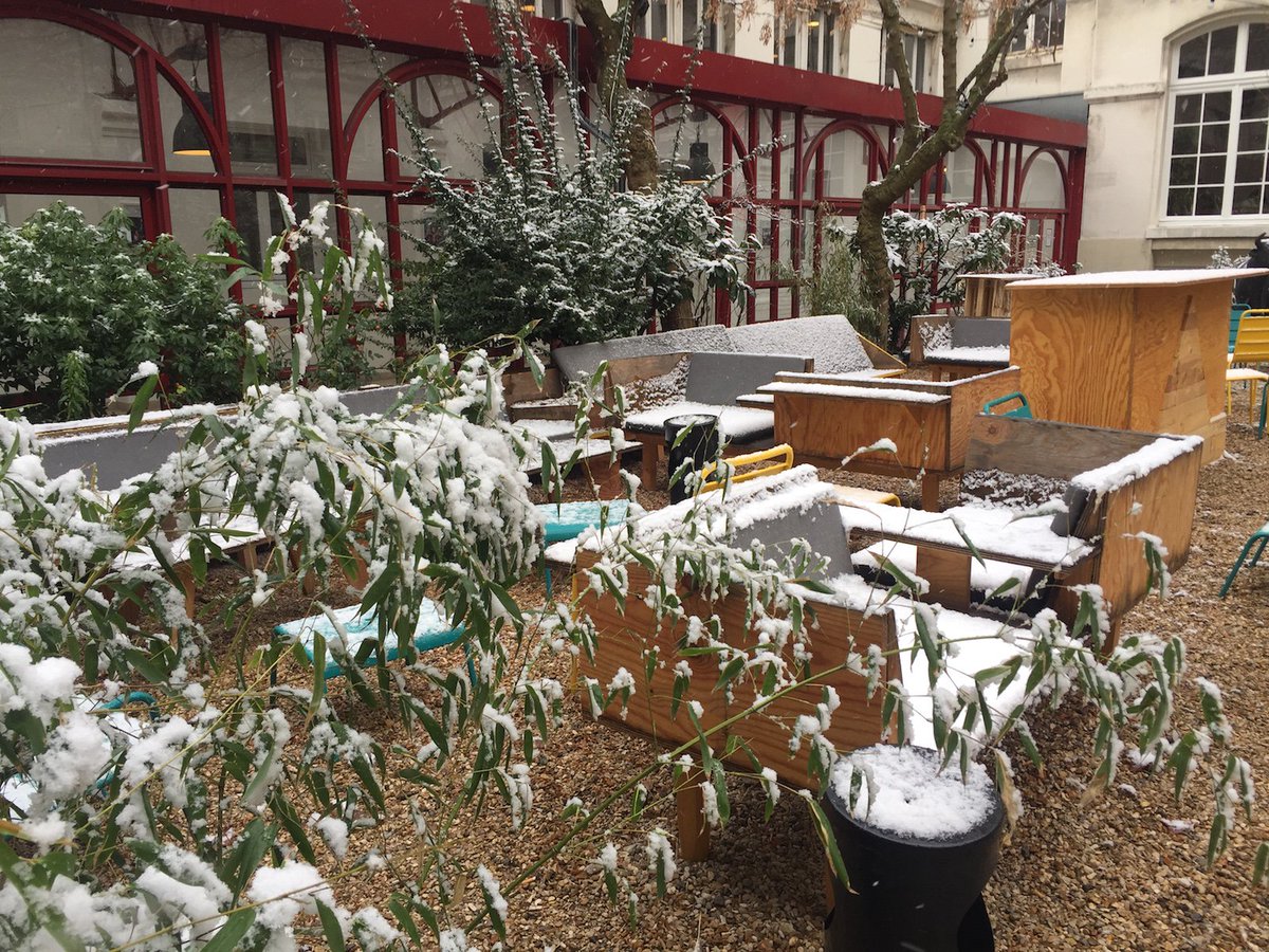 BC__Paris's tweet photo. BC Paris under the snow ! #neige  #snow https://t.co/ZidrwddhE0