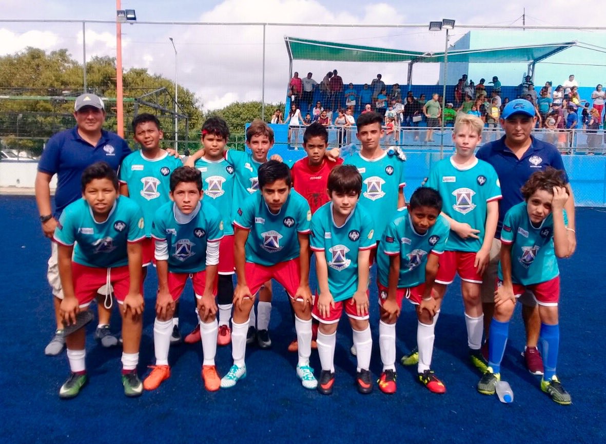 FWayakPaal's tweet photo. Felicidades a los #HalconesFC categoría 12-13 que ayer culminaron una excelente temporada después del liderato vino el campeonato justo premio a su trabajo físico y mental #Cualestusueño https://t.co/mh2tMo0CQe