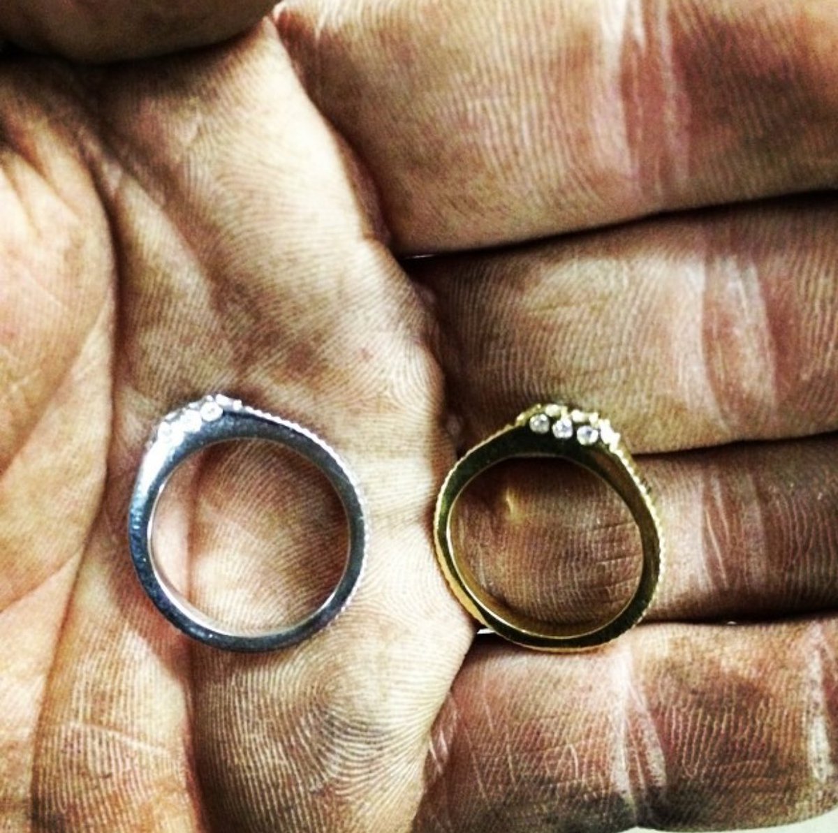 MarmadukeDesign's tweet photo. Hard work is beautiful! #meredithmarmadukedesigns #cad #3dprinting #solidscape #gemvisionmatrix #gold #rings #diamonds #stackrings #jewelrydesigner #classic #style https://t.co/hHV4YSRDR8