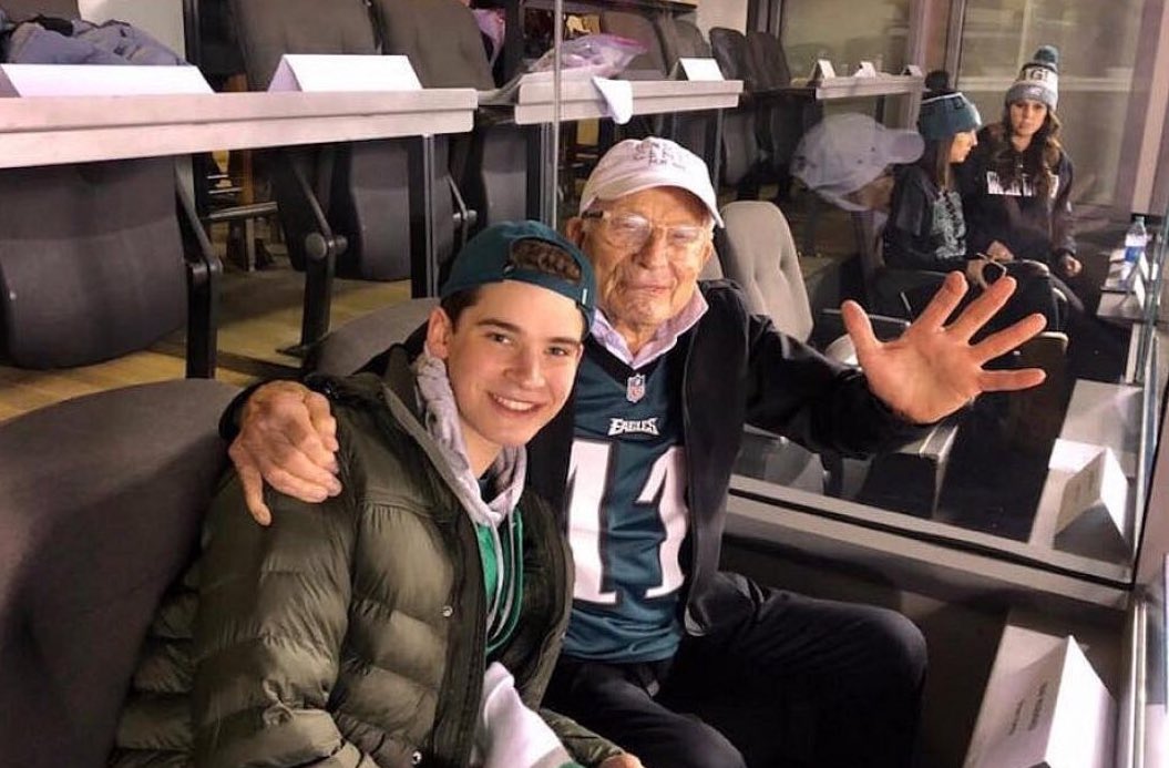 Sporf's tweet photo. 👴🏼 99 year-old @Eagles fan Phil Basser.
🇺🇸 Lived in Philadelphia since 1918 & supported them since their founding in 1933.
🗣 “If I live to be 100, I might see the Eagles win a #SuperBowl”
🎉 He was at the stadium last night.
😎 He turns 100 next month. https://t.co/NMj8hZqjxy