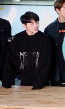 welovesvt's tweet photo. #우지 착용 맨투맨
세인트쇼 - OVERSIZE MOSOON-EMBROIDERED SWEATSHIRT (₩75,000) https://t.co/O6wmJ7Y0wu