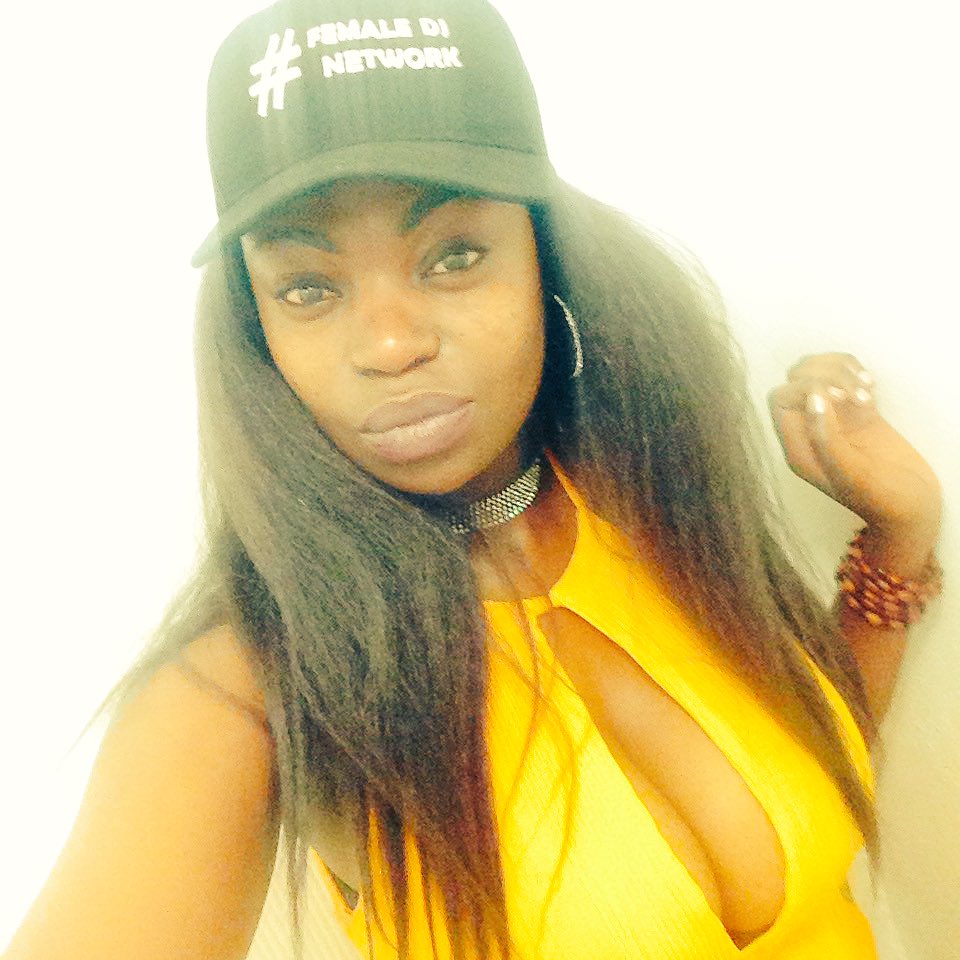 FemaleDjNetwork's tweet photo. #FemaleDjNetwork @DjMilliBala & @Lady_Zeejay #SweetBeats @lipstequila Dj's #CapeTown #DeepHouse 💕 https://t.co/wSG2qwJ1Ch