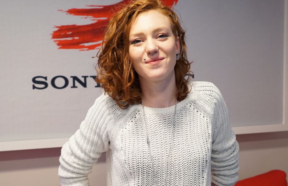 SonyMusicItaly's tweet photo. Poco prima della partenza per #Sanremo2018, abbiamo intercettato @EvaOfficial_. Ecco cosa ci ha raccontato, qui: https://t.co/CxyOeMZpBI

🌸 https://t.co/m5QFk97xh7