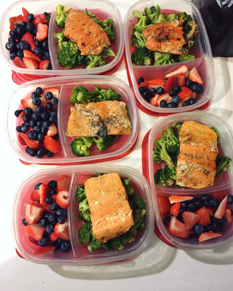 SelimCreations's tweet photo. Wild Caught Salmon🐟, Broccoli and Spinach🥦🌱, and Strawberries with Berries🍓🍇 for this week’s Meal Prep. Week #4. #selimdivinecreations #wildcaughtsalmon #wildcaught #strawberries #blueberries #broccoli #spinach #mealpreppin #mealprepped #happymonday #philadelphiaeagles https://t.co/dRh15ko3JV
