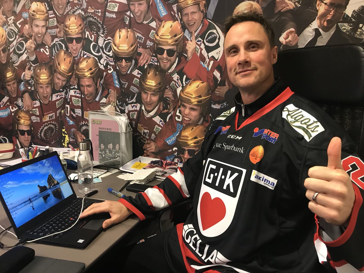frolunda_hc's tweet photo. ”Tack för en härlig söndag, @grastorpsik”, hälsar Roger Rönnberg. https://t.co/3KKLX1OJgG