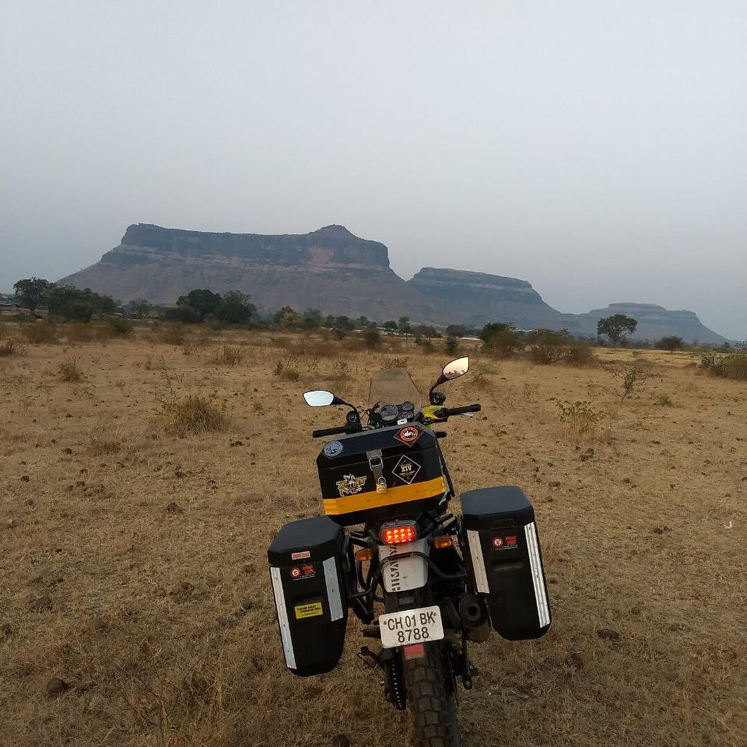 orangecandygear's tweet photo. And in the middle of nowhere we were greeted by the tabletop mountain. #orangecandypanniers #himalayan #motorcyclegear #motorcyclediaries #royalenfieldindia #travelontwowheels https://t.co/KpXSRdtLHq