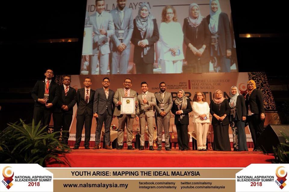 MyBPLN's tweet photo. . @NALSMY GETS INTO MALAYSIA BOOK OF RECORDS #NALS2018 

Read more ➡️ https://t.co/bX9ffLHMZH https://t.co/XJTn8xOUEd