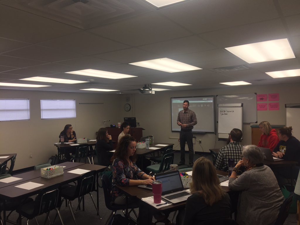 LakeCCReadiness's tweet photo. Our AVID Ls are deepening their understanding of @Google drive to strengthen instructional practices in AVID. Thank you for sharing your expertise Mr. Weeks! #LakeIT LakeAVID #ThisIsAVID @AVIDEasternDiv @AVID4College @frances_celis @Santos_Daniel17 @Jarvis_Kathlene https://t.co/pSZZidwNSe