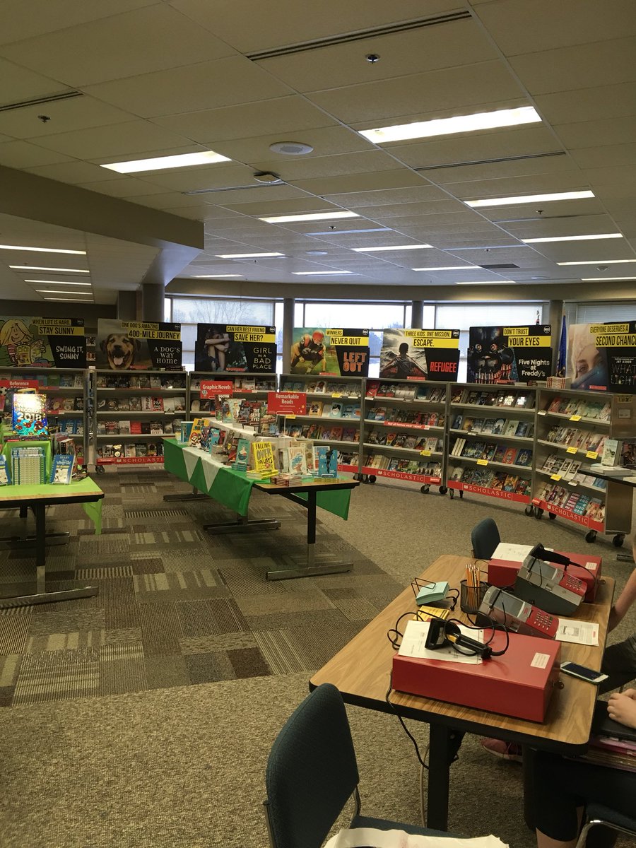 FRMSMediaCenter's tweet photo. Let the book fair begin! @NewsAtTheRidge https://t.co/YcCQCRZM9G