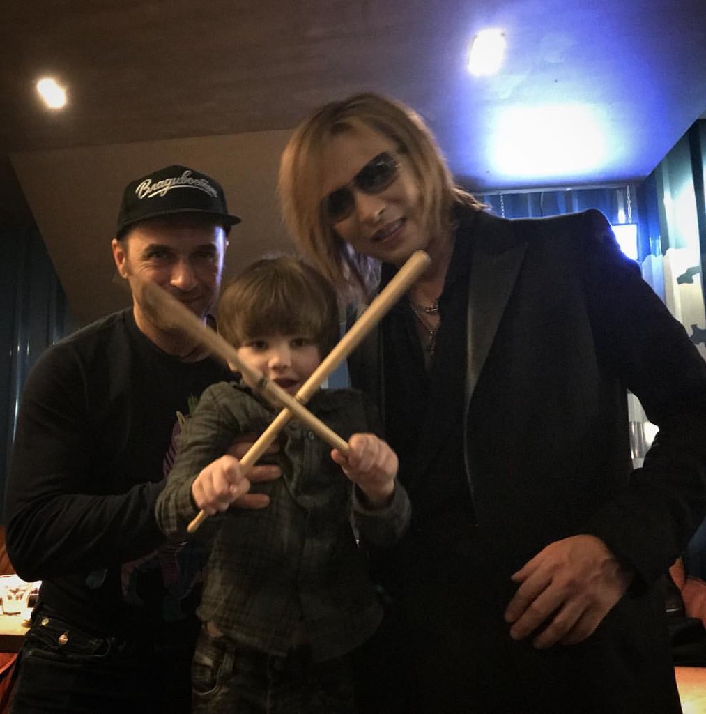 PupeloveParis's tweet photo. @YoshikiOfficial OMG ! ☺️This is so cute X x generation #Xjapan #RussianFan 🦋🦋 https://t.co/UFlPtWHzVG