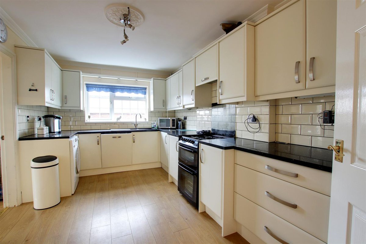 choiceagent's tweet photo. **GREAT NEW LISTING**

Alford Road, Mablethorpe | £274,950

Situated on the outskirts of Mablethorpe is this spacious, well presented and individually designed three bedroom (one en-suite) detached bungalow with three reception rooms and a conservatory. 
Call us on 01507 472016! https://t.co/p612KdpQBH